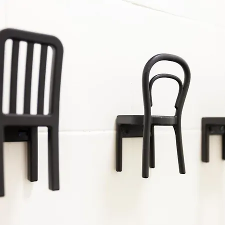 아파트 Yellow Tiles In Center