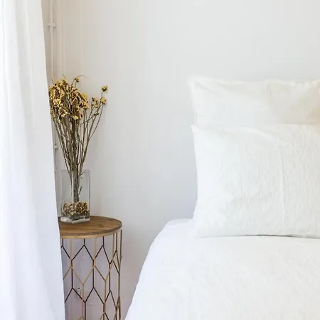 아파트 Yellow Tiles In Center *