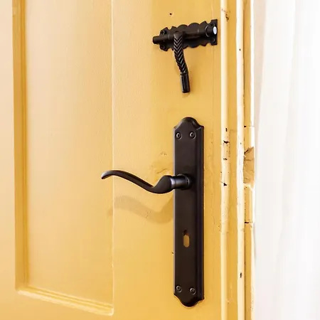 Yellow Tiles In Center Appartamento