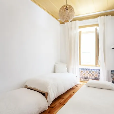 Yellow Tiles In Center * 리스본