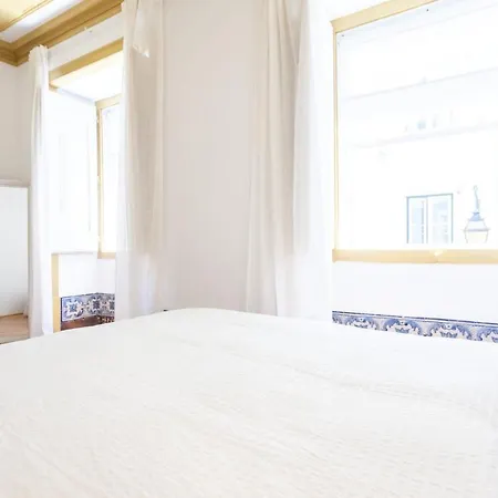 Yellow Tiles In Center Lisbona