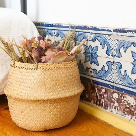 Yellow Tiles In Center 아파트 *