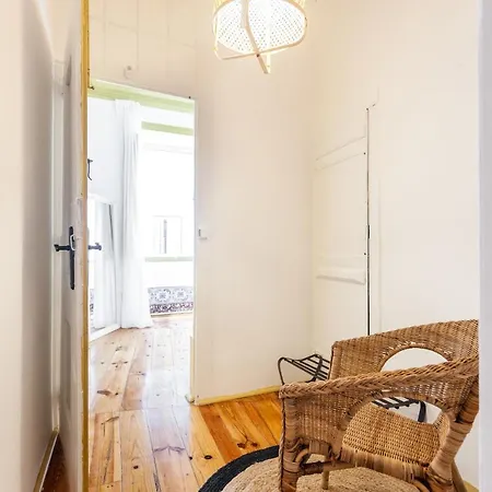 Yellow Tiles In Center Appartement *