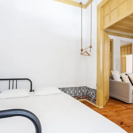 Yellow Tiles In Center Appartement *